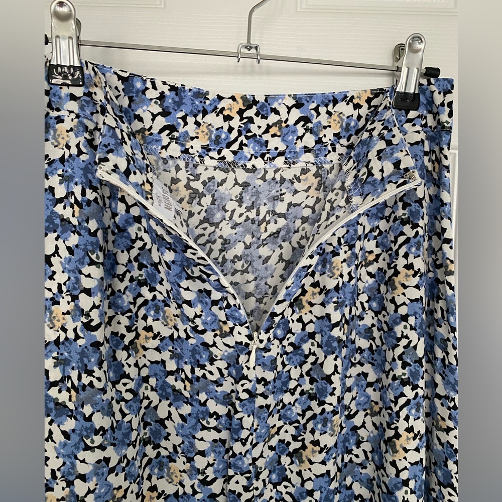 NWOT West of Melrose Tilly’s Blue Ditsy Floral Midi Skirt size small - Picture 7 of 16